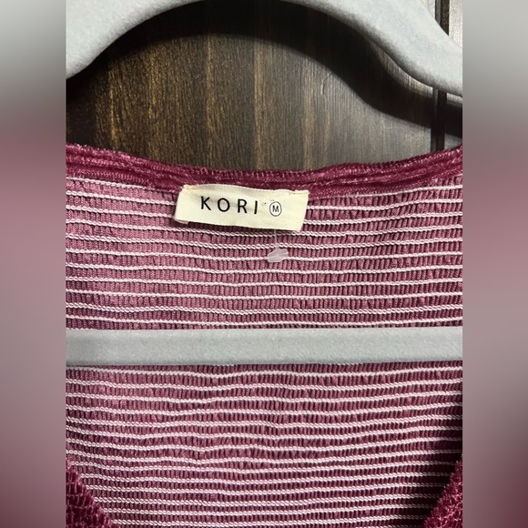 Velvet V-Neck Blouse w/ Peasant Sleeves-Size:Medium - Picture 7 of 11